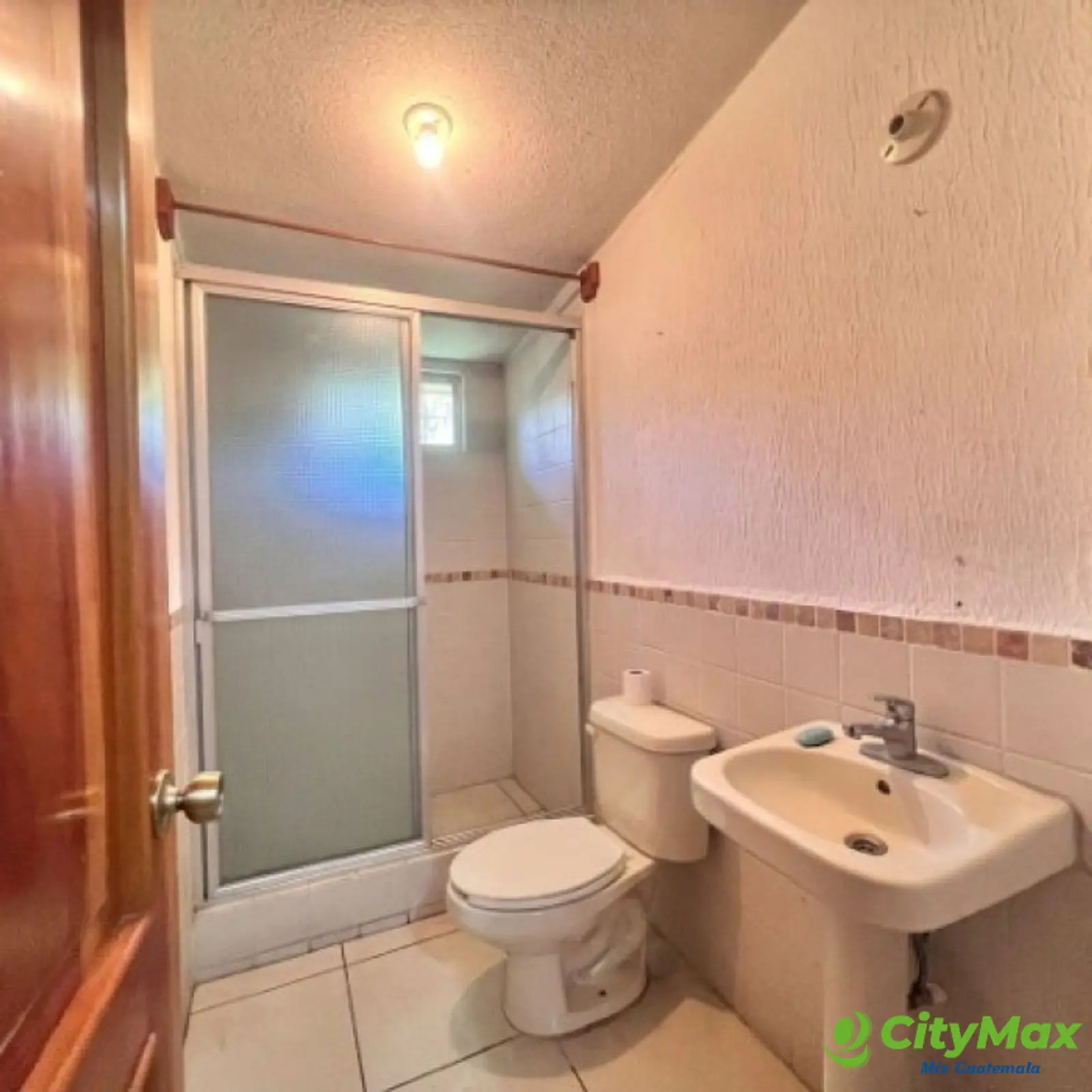 Casa en venta en Jardines de San Lucas Sacatepéquez - foto 16