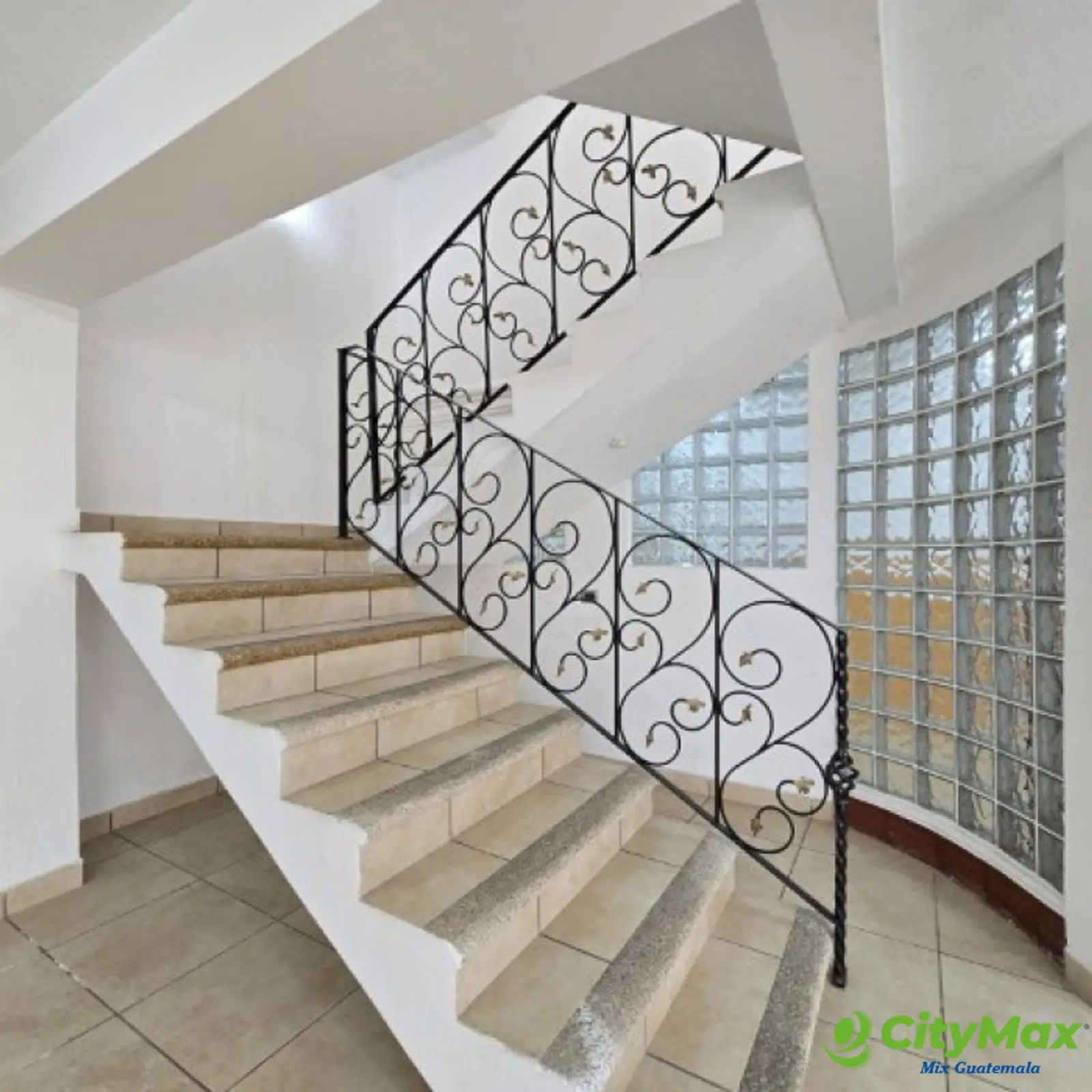Casa grade en Venta Las Hojarascas Zona 1 de Mixco - foto 10