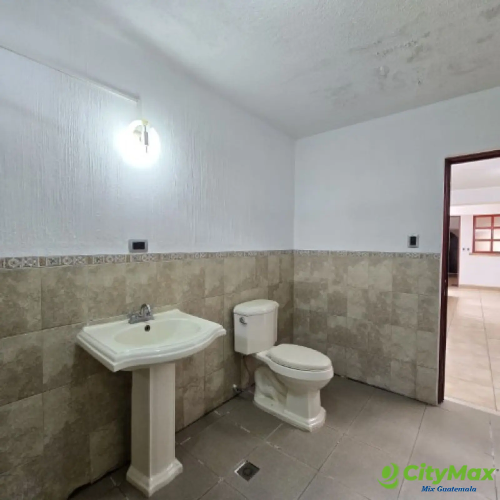 Casa grade en Venta Las Hojarascas Zona 1 de Mixco - foto 24