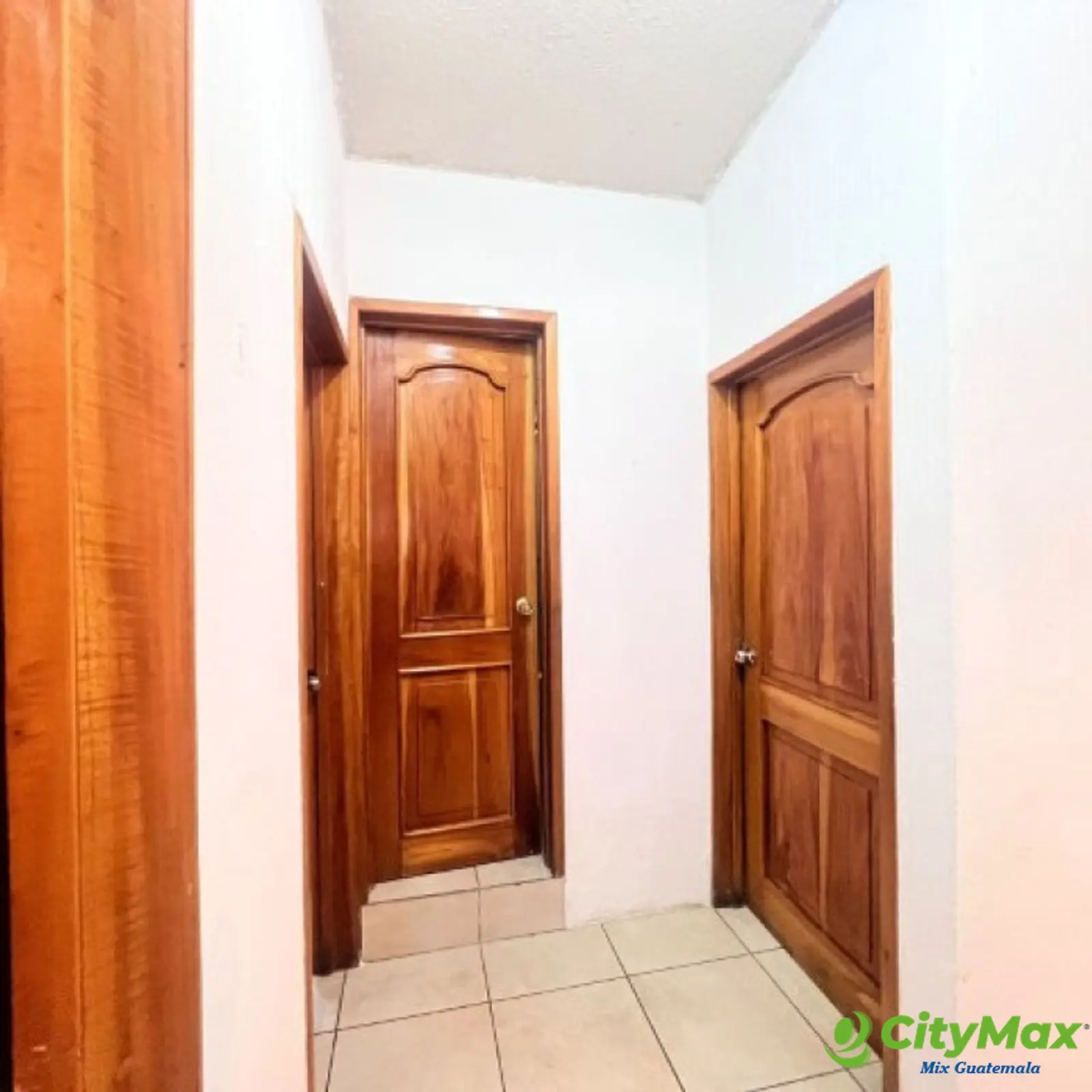 Casa en venta en Jardines de San Lucas Sacatepéquez - foto 11