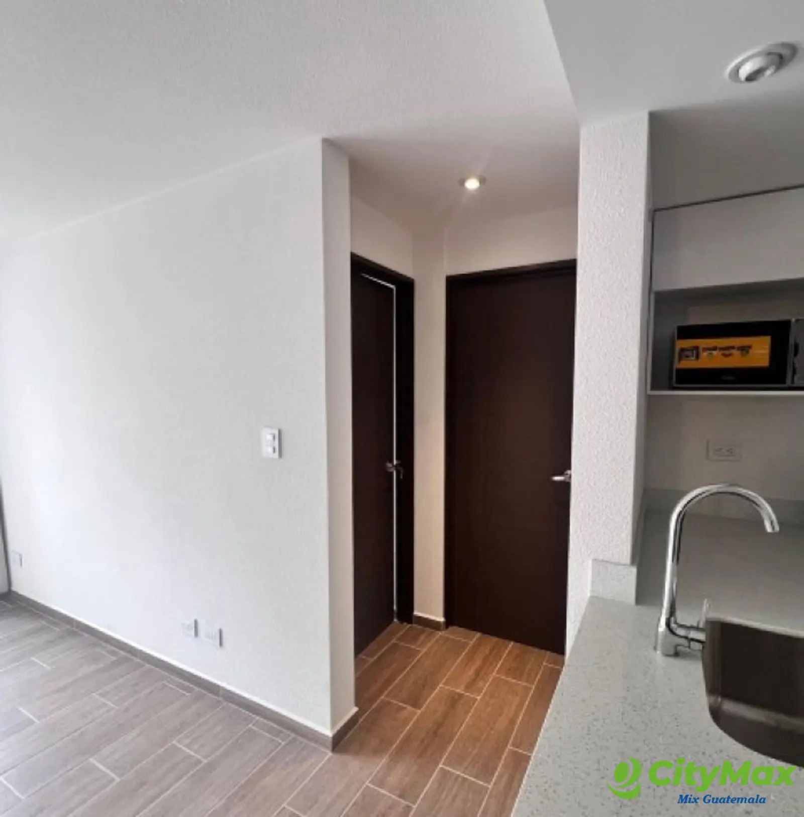 Apartamento Semi-Amueblado en Renta Parque Mateo Zona 7 - foto 6