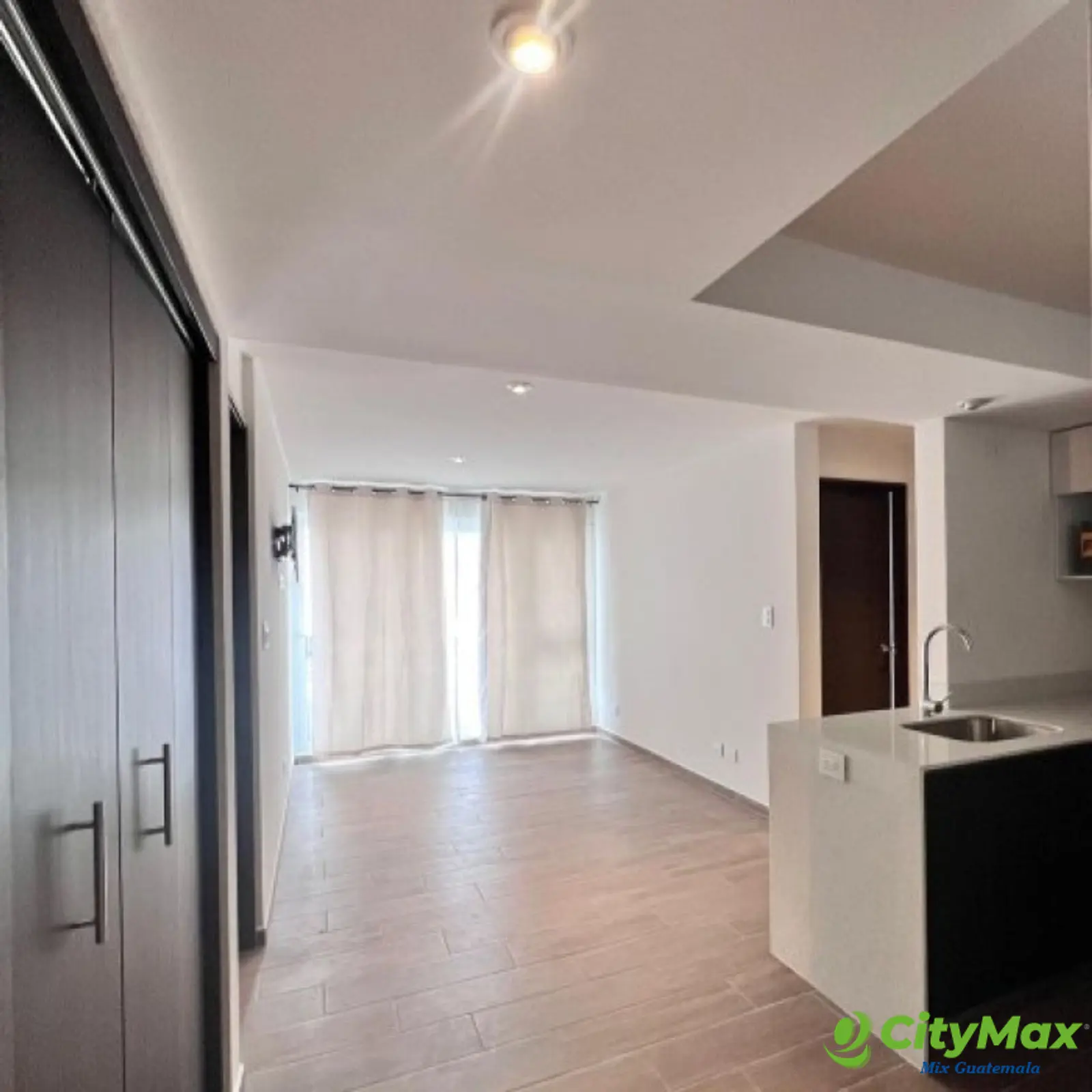 Apartamento Semi-Amueblado en Renta Parque Mateo Zona 7 - foto 3