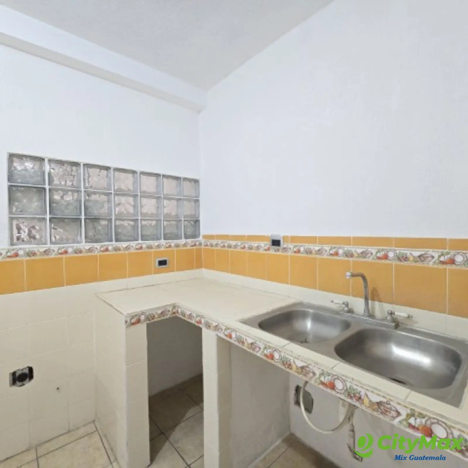 Casa grade en Venta Las Hojarascas Zona 1 de Mixco - foto 16