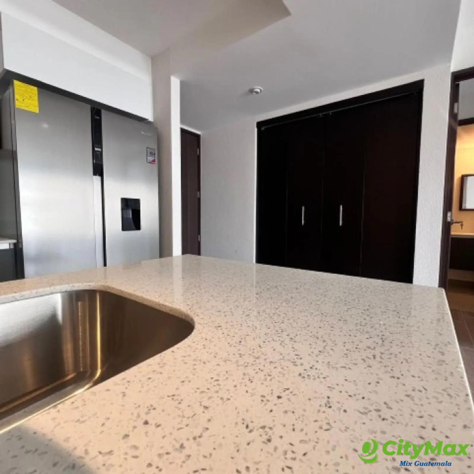 Apartamento Semi-Amueblado en Renta Parque Mateo Zona 7 - foto 4
