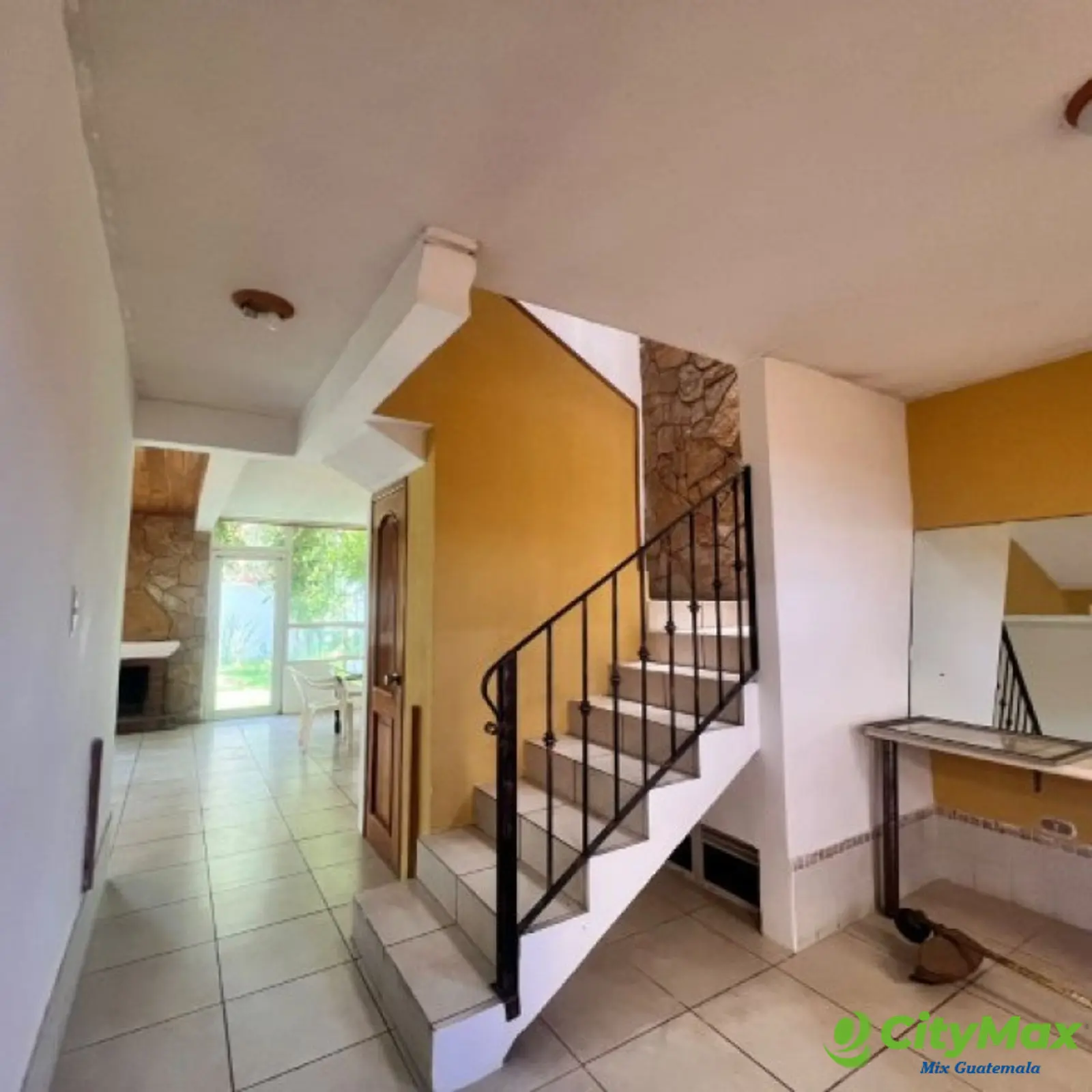 Casa en venta en Jardines de San Lucas Sacatepéquez - foto 9