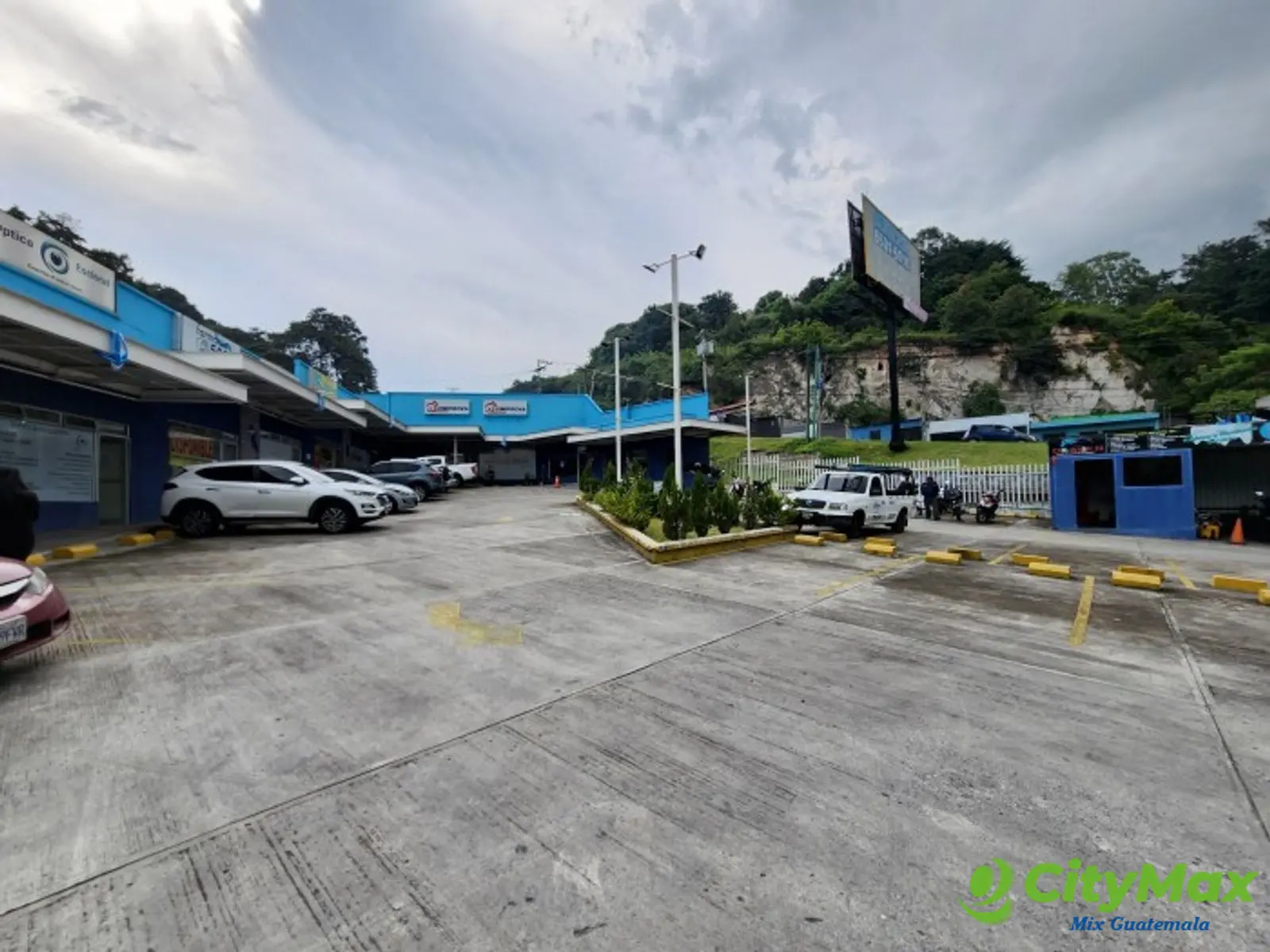 Local en renta Plaza Comercial Zona 5 Villa Nueva - foto 2