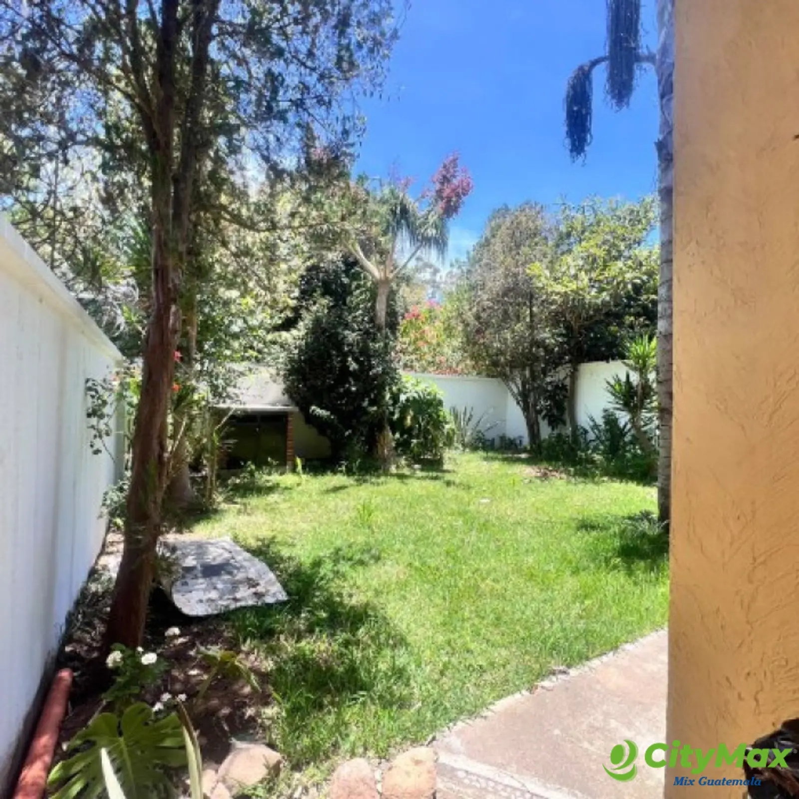 Casa en venta en Jardines de San Lucas Sacatepéquez - foto 6