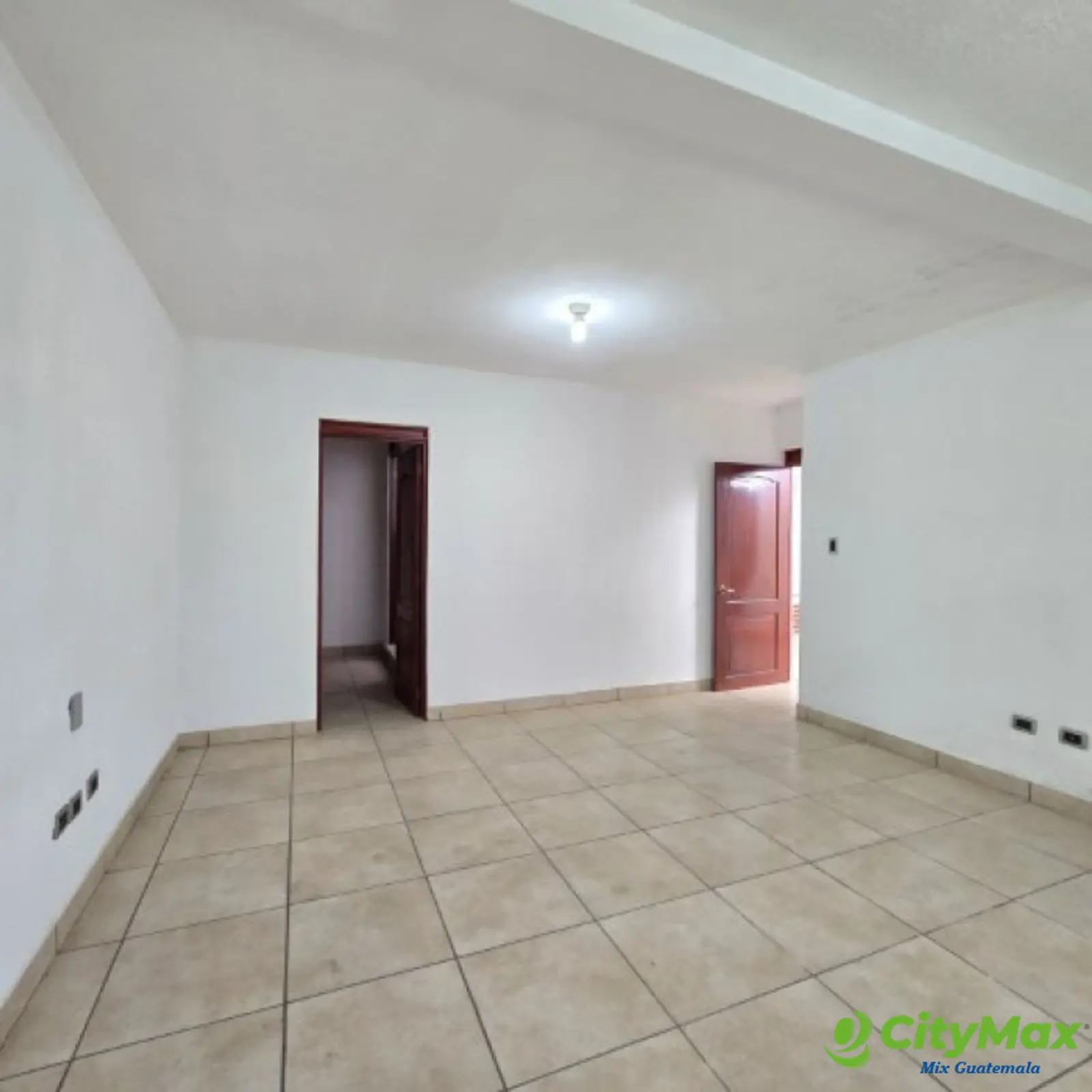 Casa grade en Venta Las Hojarascas Zona 1 de Mixco - foto 22