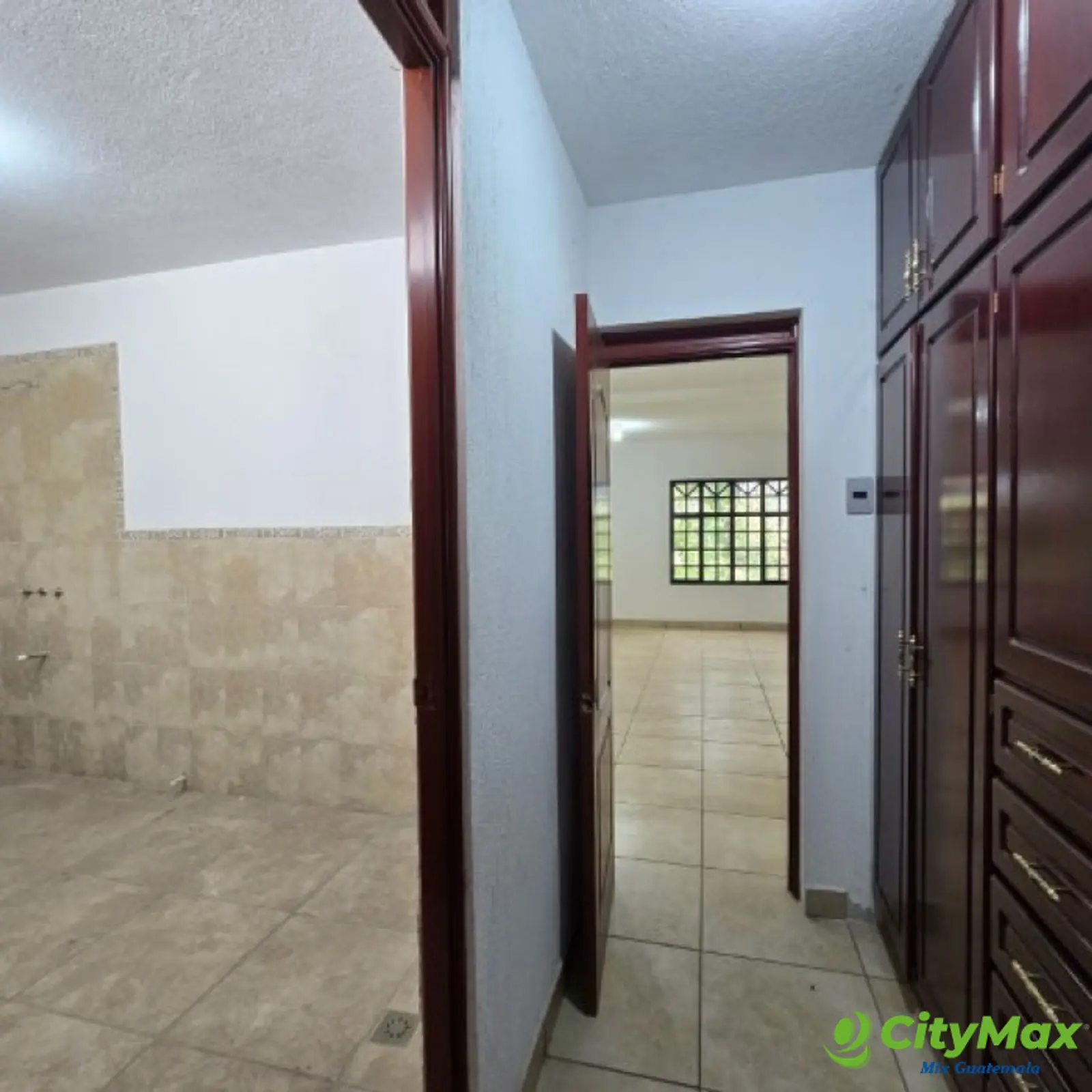 Casa grade en Venta Las Hojarascas Zona 1 de Mixco - foto 23