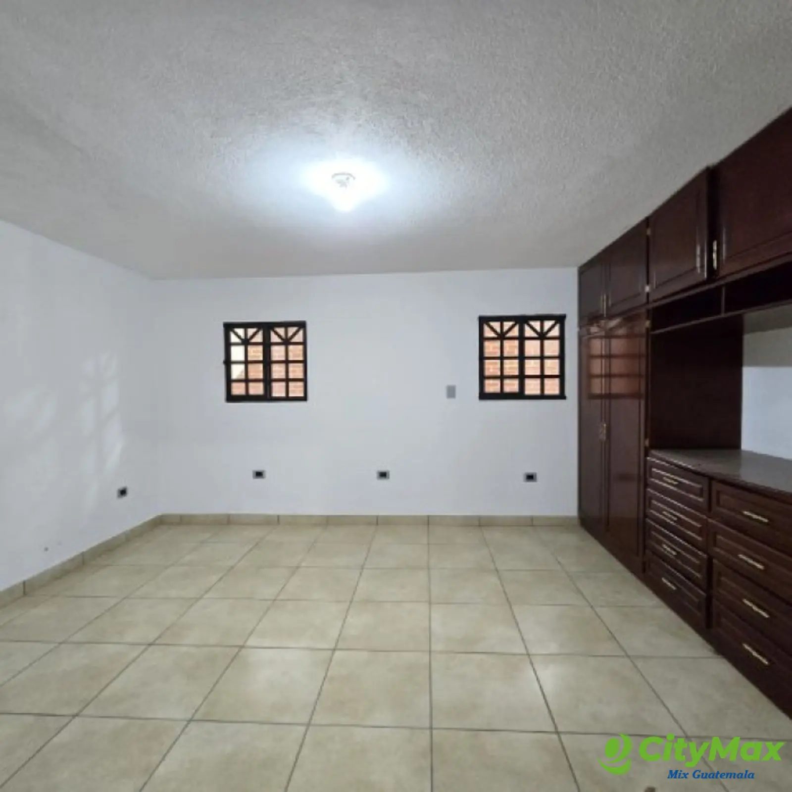 Casa grade en Venta Las Hojarascas Zona 1 de Mixco - foto 26