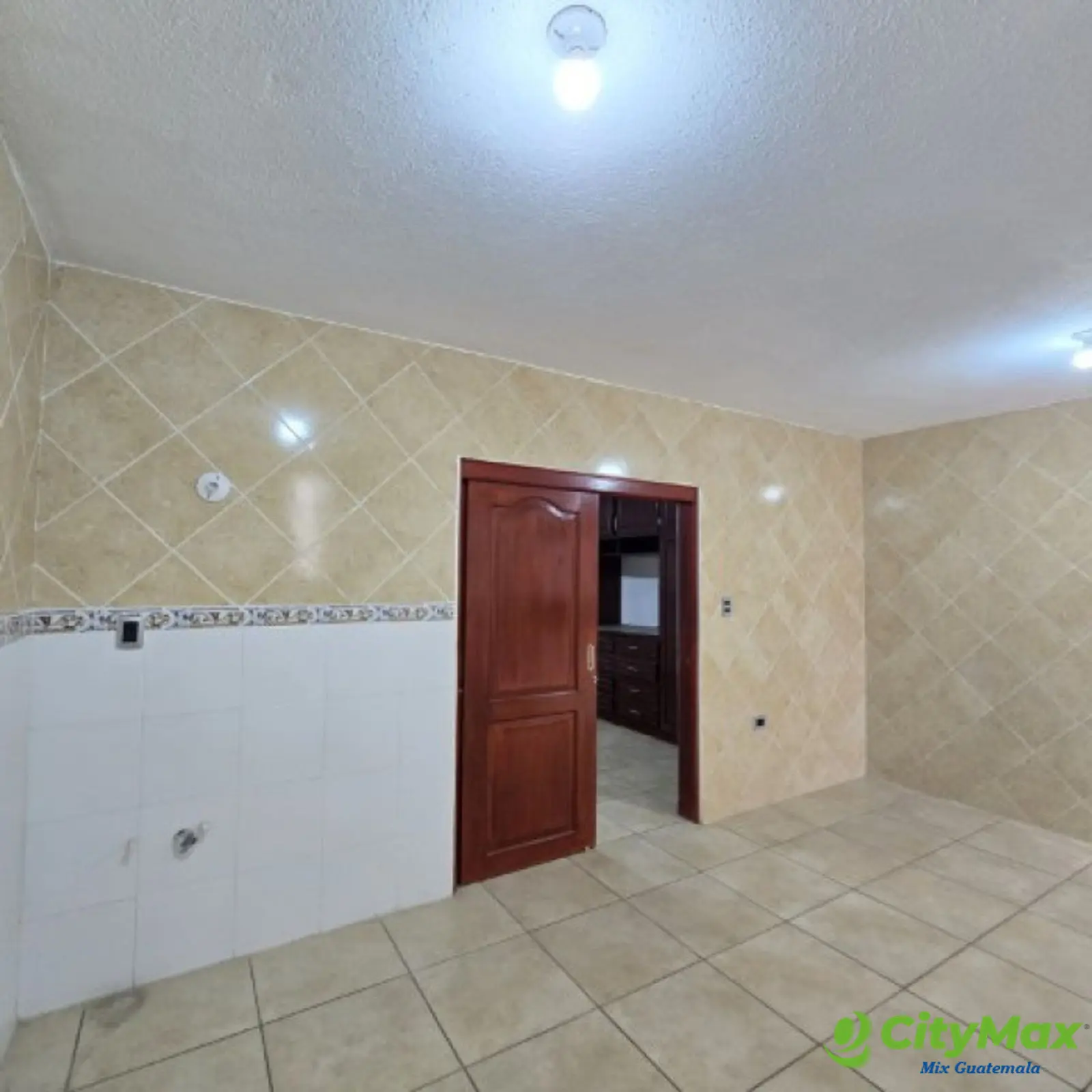 Casa grade en Venta Las Hojarascas Zona 1 de Mixco - foto 28