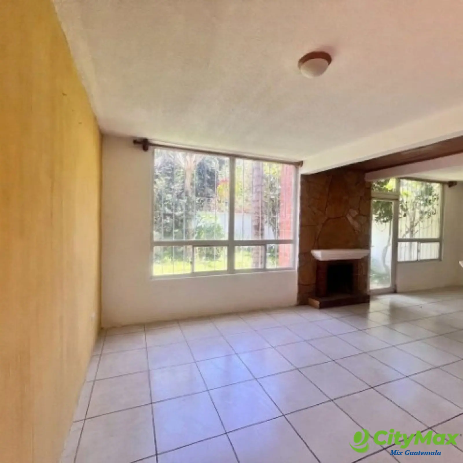 Casa en venta en Jardines de San Lucas Sacatepéquez - foto 2