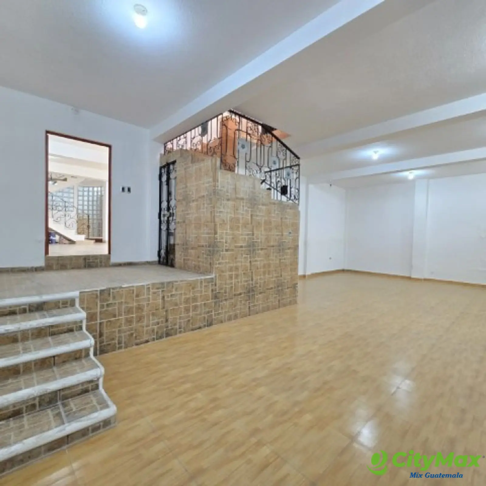 Casa grade en Venta Las Hojarascas Zona 1 de Mixco - foto 18