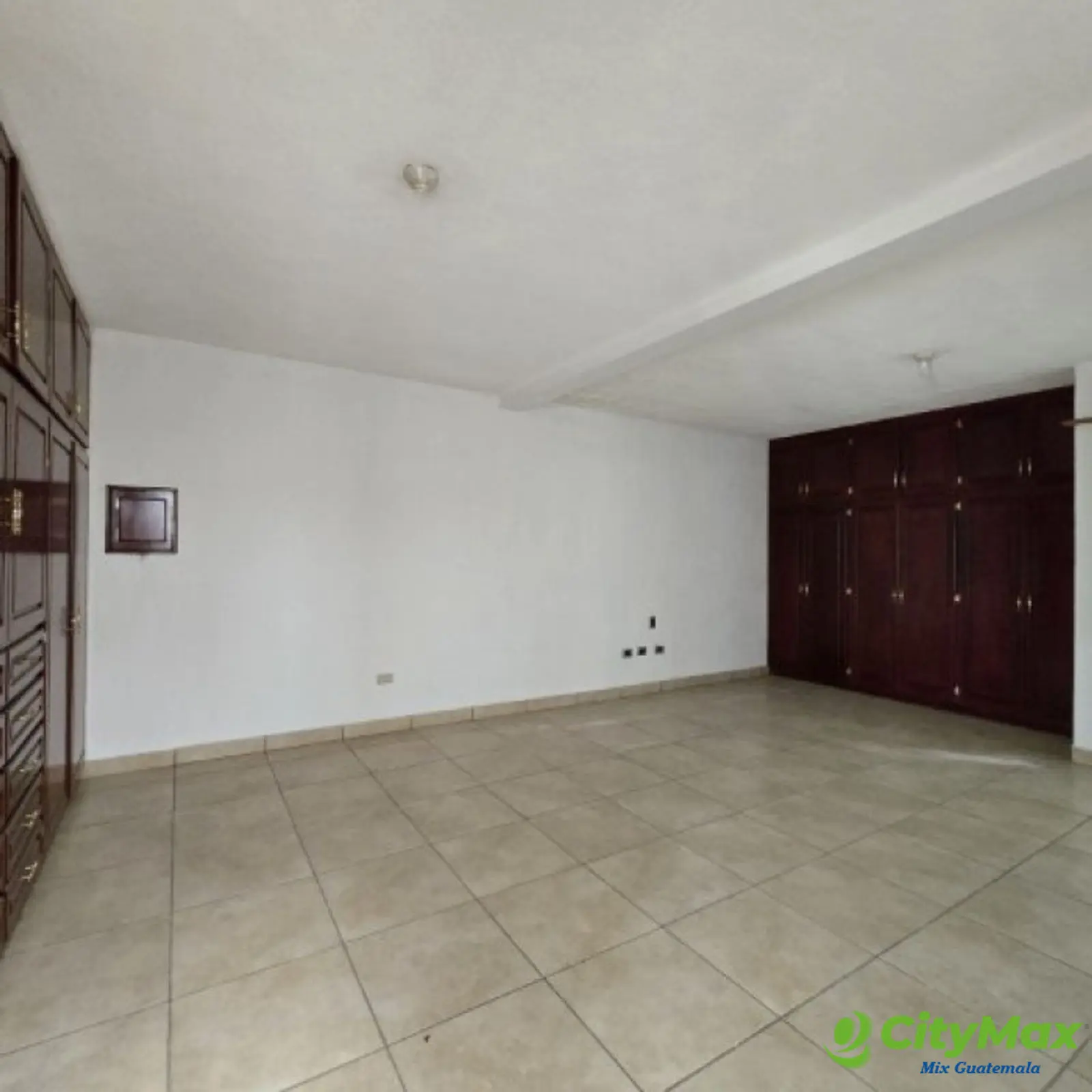 Casa grade en Venta Las Hojarascas Zona 1 de Mixco - foto 25