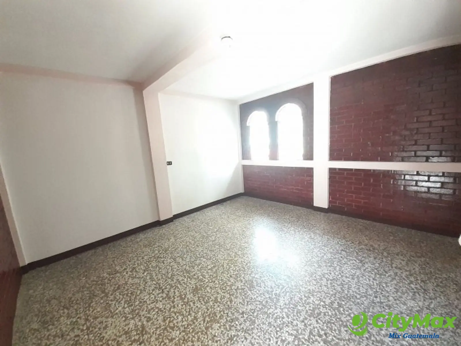 Propiedad en Venta con Apartamentos en Calzada San Juan - foto 5