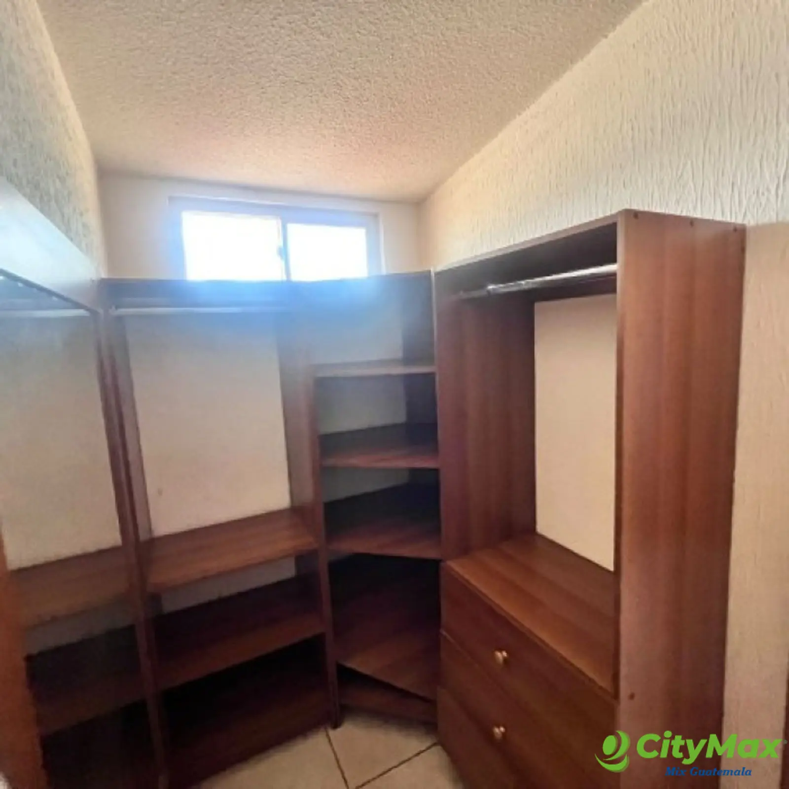 Casa en venta en Jardines de San Lucas Sacatepéquez - foto 13