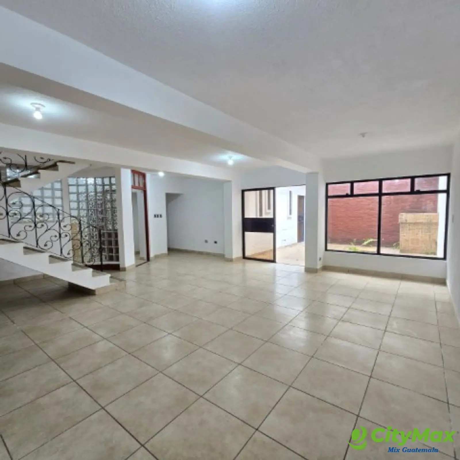 Casa grade en Venta Las Hojarascas Zona 1 de Mixco - foto 11