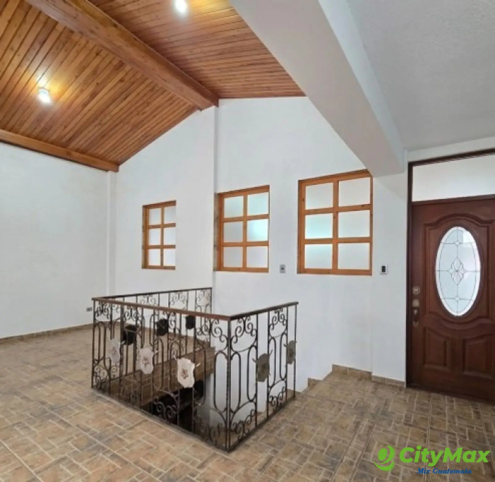 Casa grade en Venta Las Hojarascas Zona 1 de Mixco - foto 2