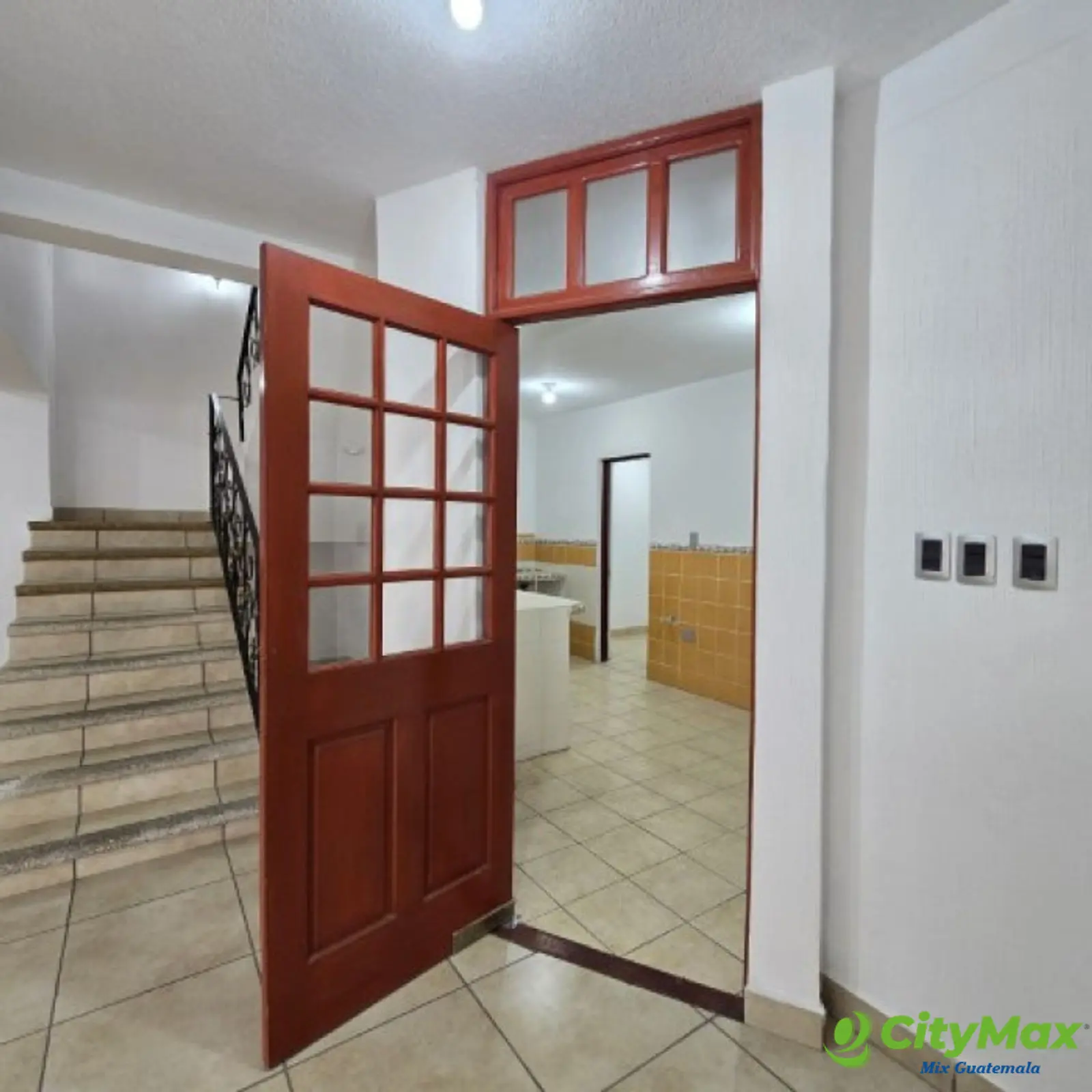 Casa grade en Venta Las Hojarascas Zona 1 de Mixco - foto 14