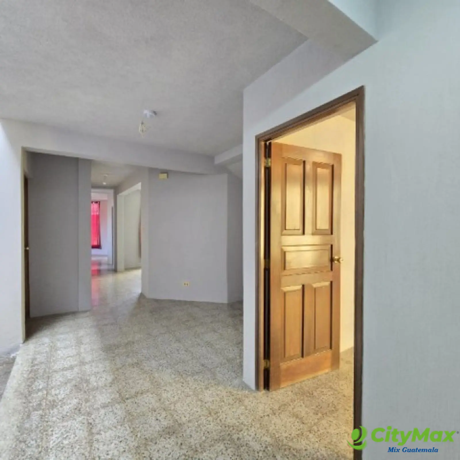 Casa en Venta Pinares de San Cristóbal Zona 8 de Mixco - foto 7