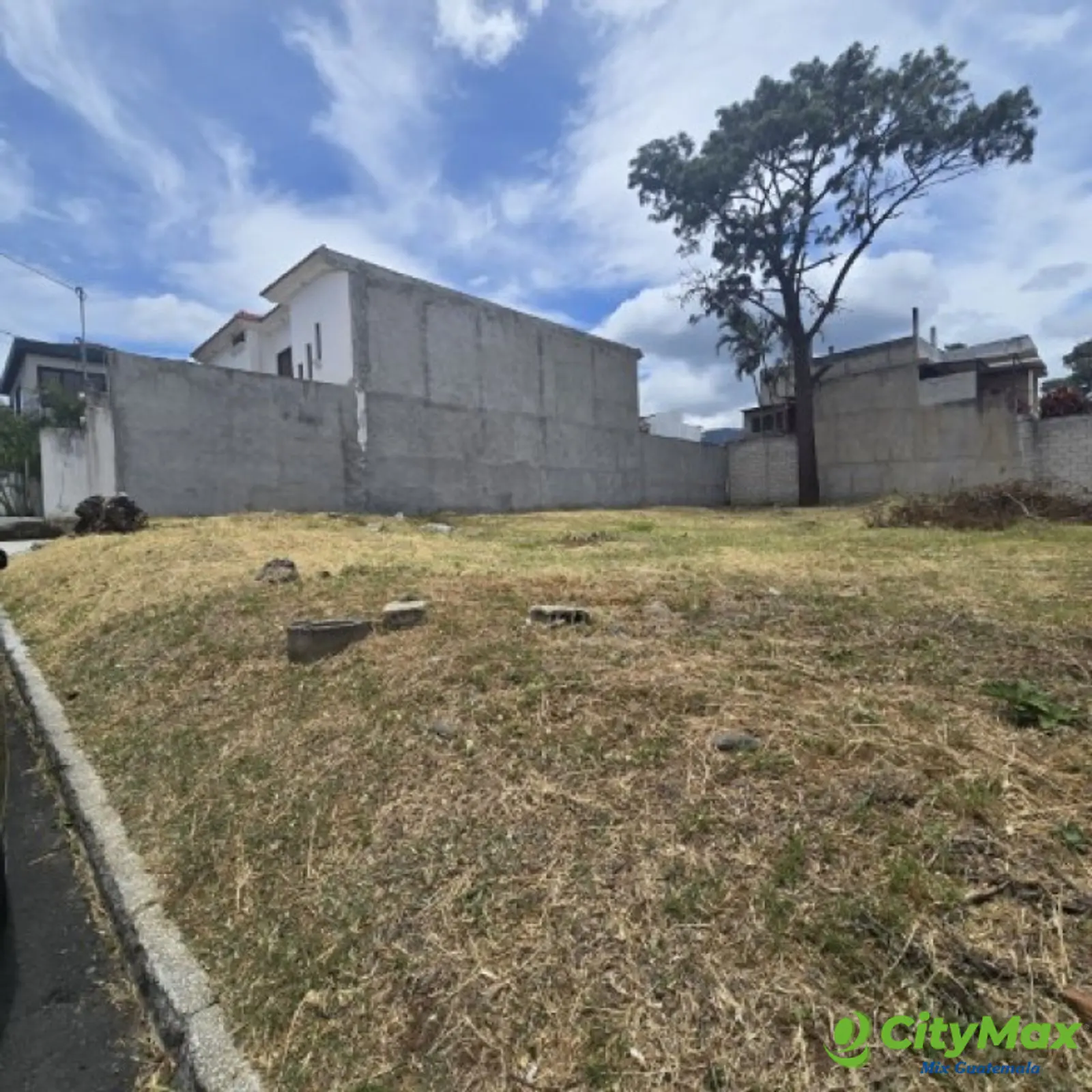 Terreno en Venta Pinares de San Cristóbal, Zona 8 Mixco - foto 4