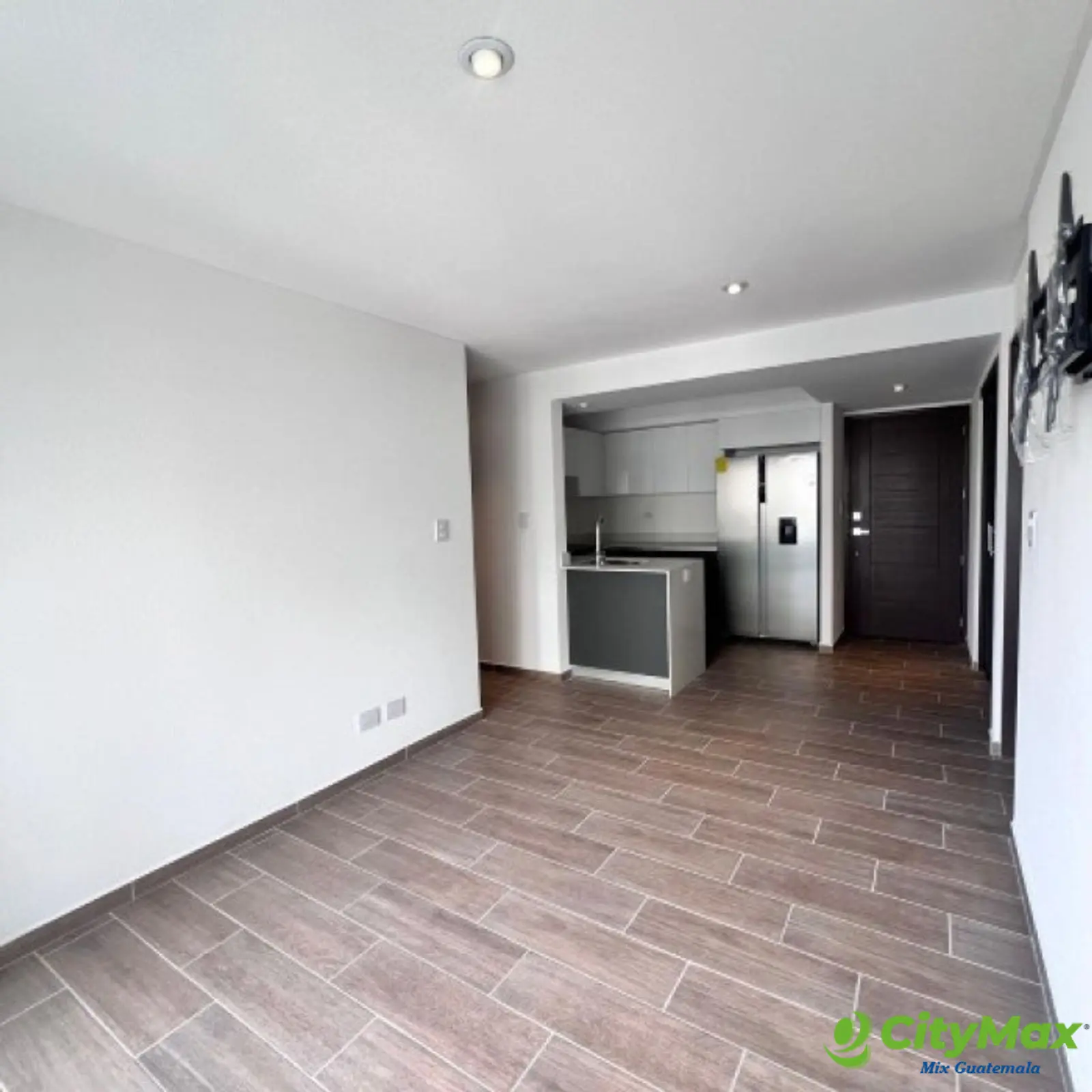Apartamento Semi-Amueblado en Renta Parque Mateo Zona 7 - foto 2