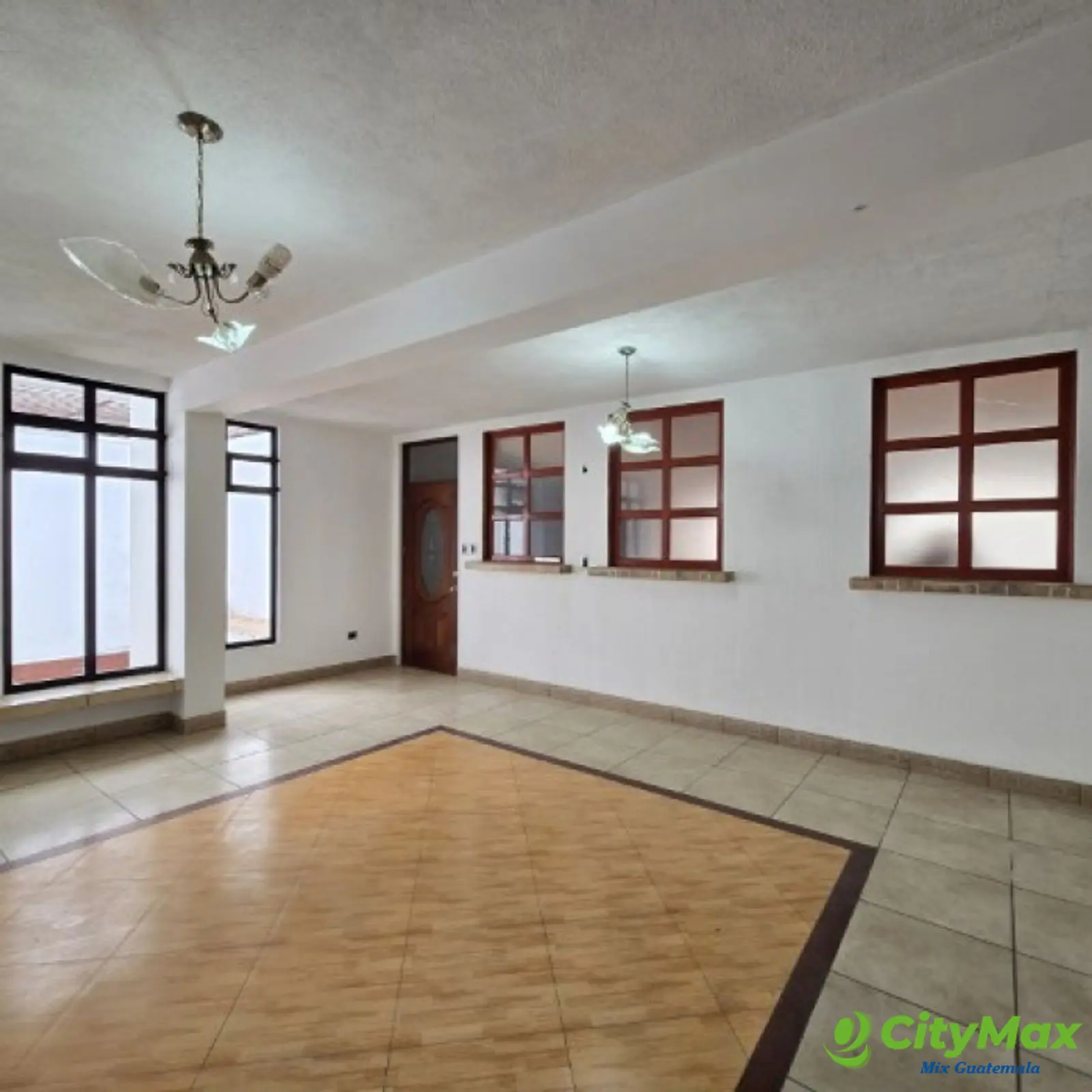Casa grade en Venta Las Hojarascas Zona 1 de Mixco - foto 3