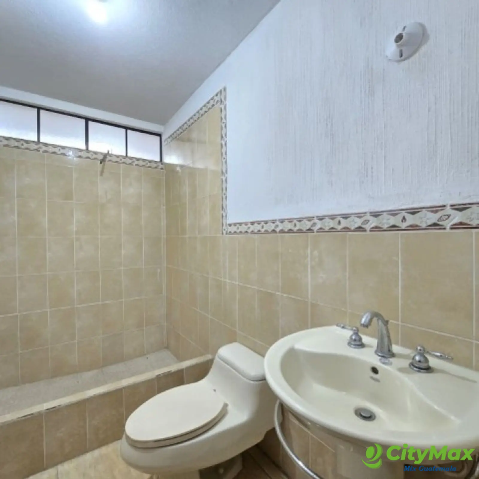 Casa grade en Venta Las Hojarascas Zona 1 de Mixco - foto 27