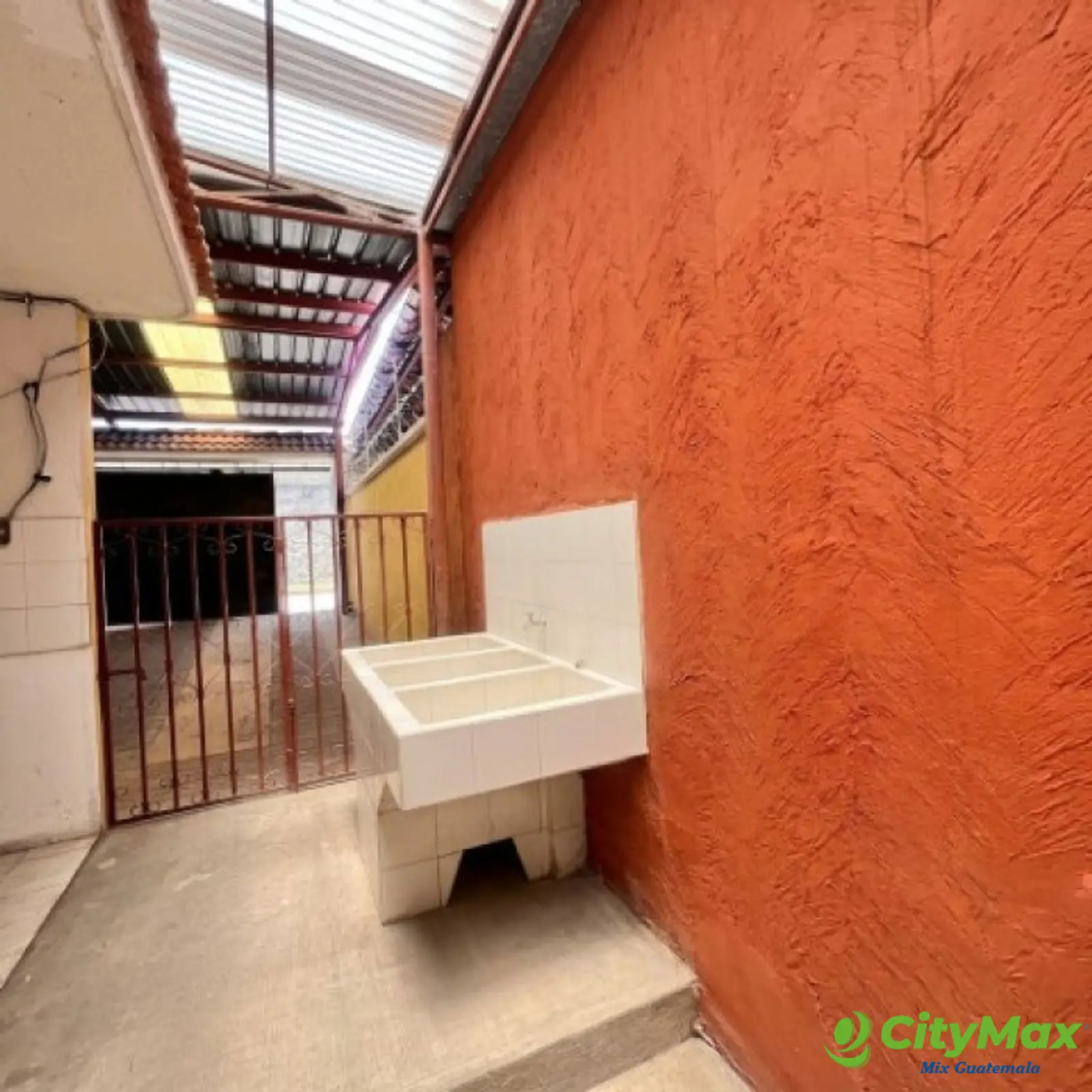 Casa en venta en Jardines de San Lucas Sacatepéquez - foto 17