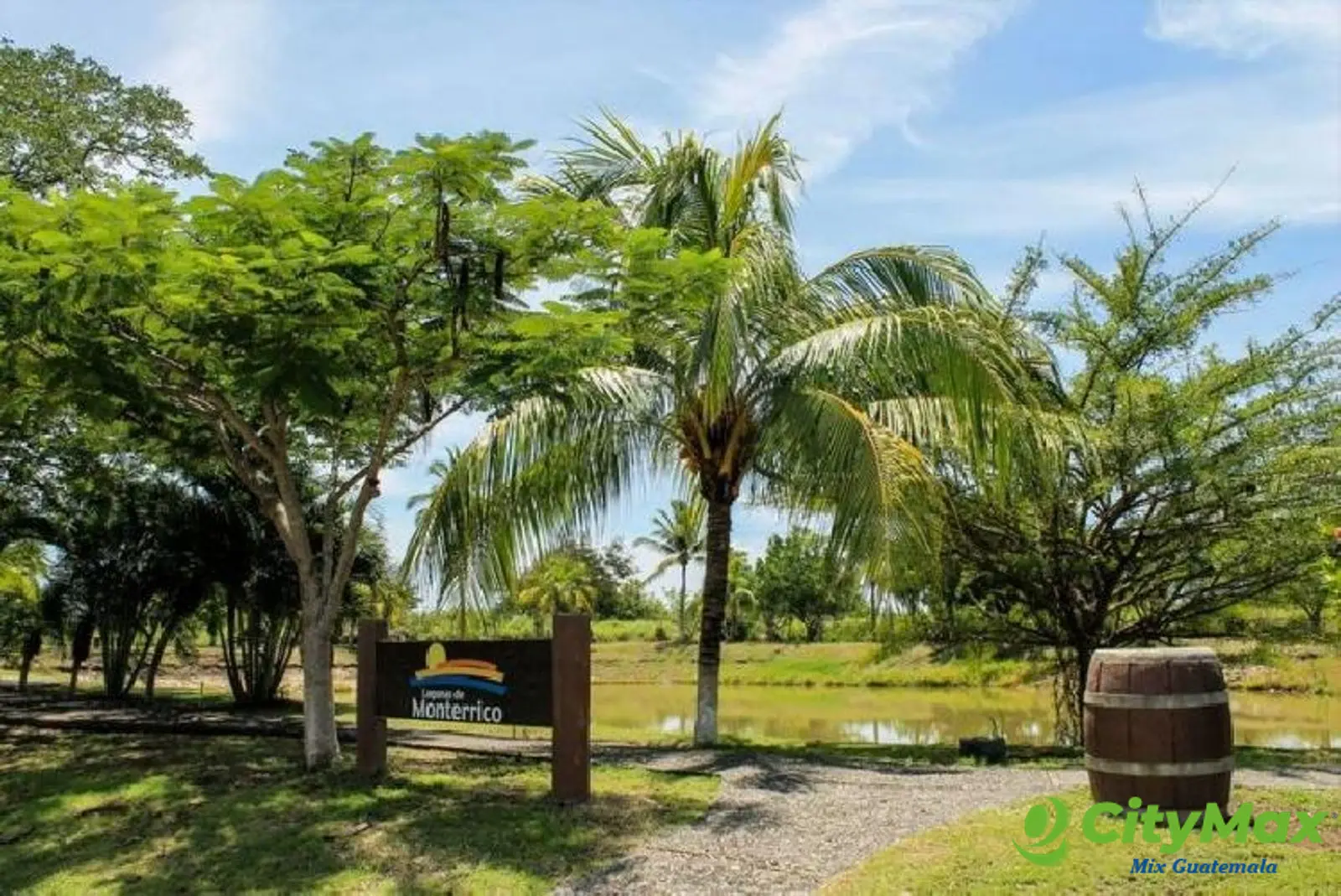 Terreno vacacional en venta en Monterrico  - foto 2