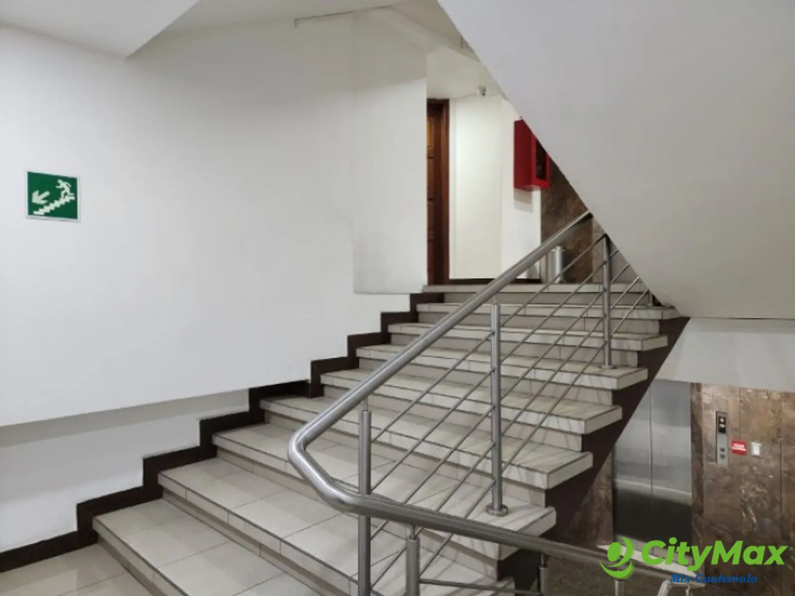 Oficina en Renta Zona 10 Diagonal 6, Edificio Rodríguez - foto 6