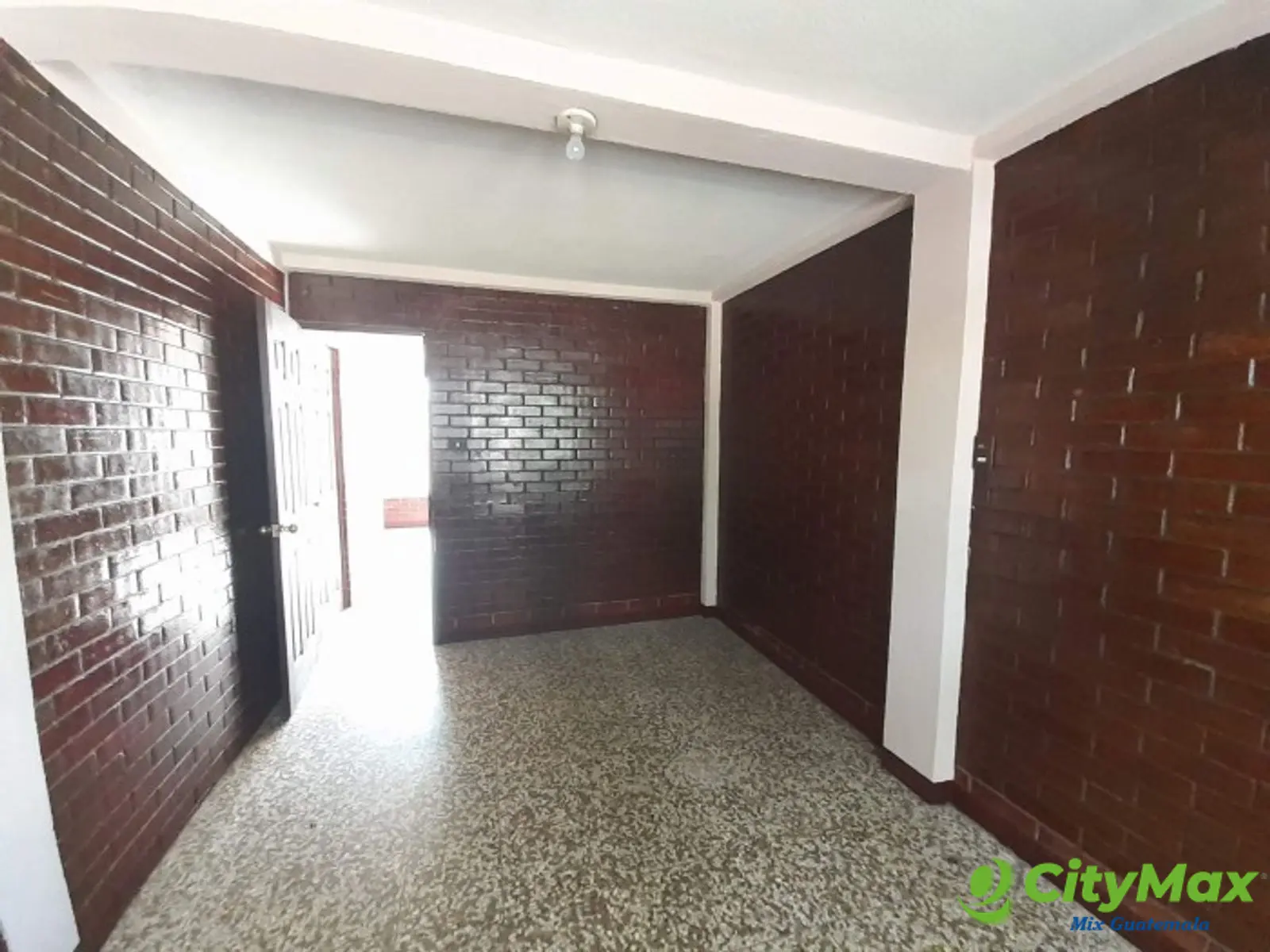 Propiedad en Venta con Apartamentos en Calzada San Juan - foto 3