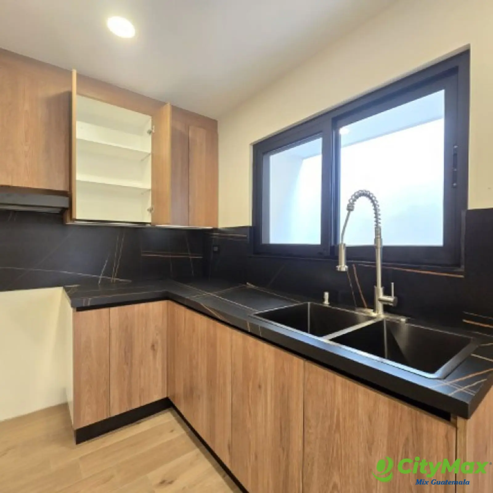 Casa Nueva en Renta Sector B1 San Cristóbal Z. 8 Mixco - foto 7